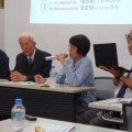 2019년 10월 일본에서 신홍범 선생과 김언경 사무처장이 일본 시민을 대상으로 보도지침과 민언련에 대한 강연을 하는 모습.jpg